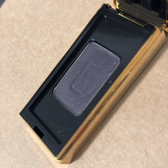 NIB [Yves Saint Laurent] Ombre Solo Radiance Eyeshadow #04 in Midnight Purple - Picture 6 of 15